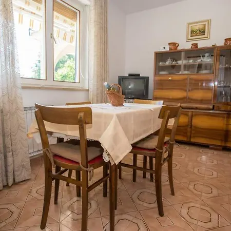 Garden View In For 2 - 3 Persons