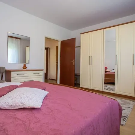 Garden View In For 2 - 3 Persons