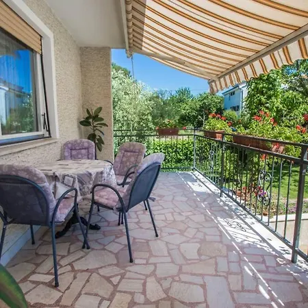 Apartment Garden View In For 2 - 3 Persons Porec