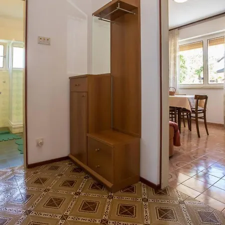 Garden View In For 2 - 3 Persons Apartment Poreč